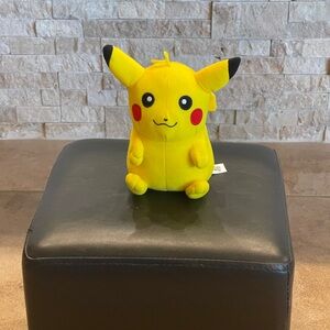 NWOT - POKÉMON YELLOW PITACHU - TOY FACTORY